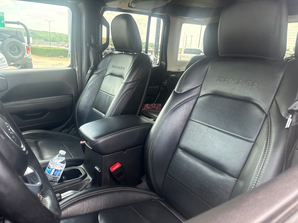 Used 2019 Granite Crystal Clearcoat Metallic Jeep Unlimited Sahara image 8