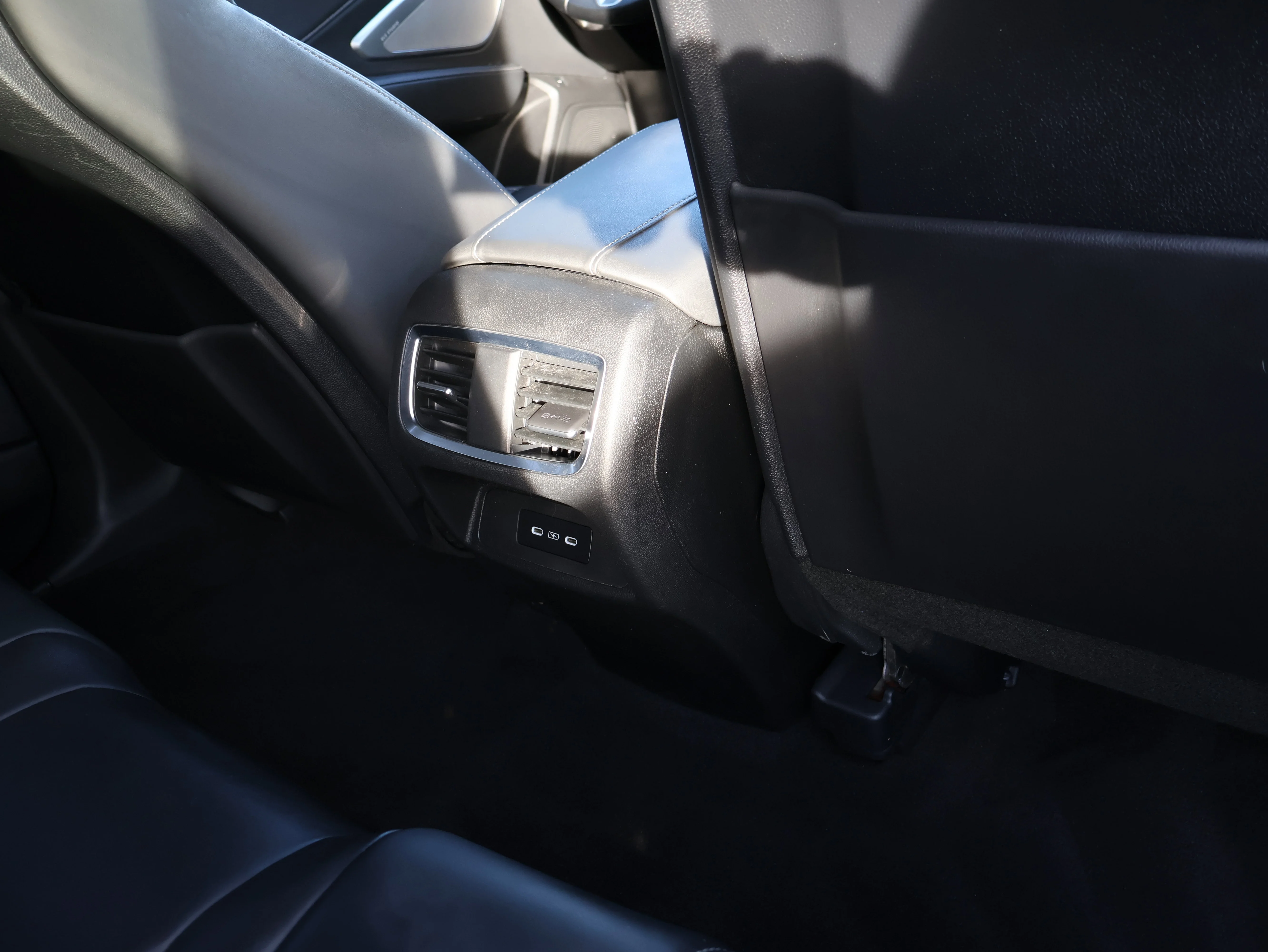 Used 2024 Liquid Carbon Metallic Acura w/Technology Package image 12