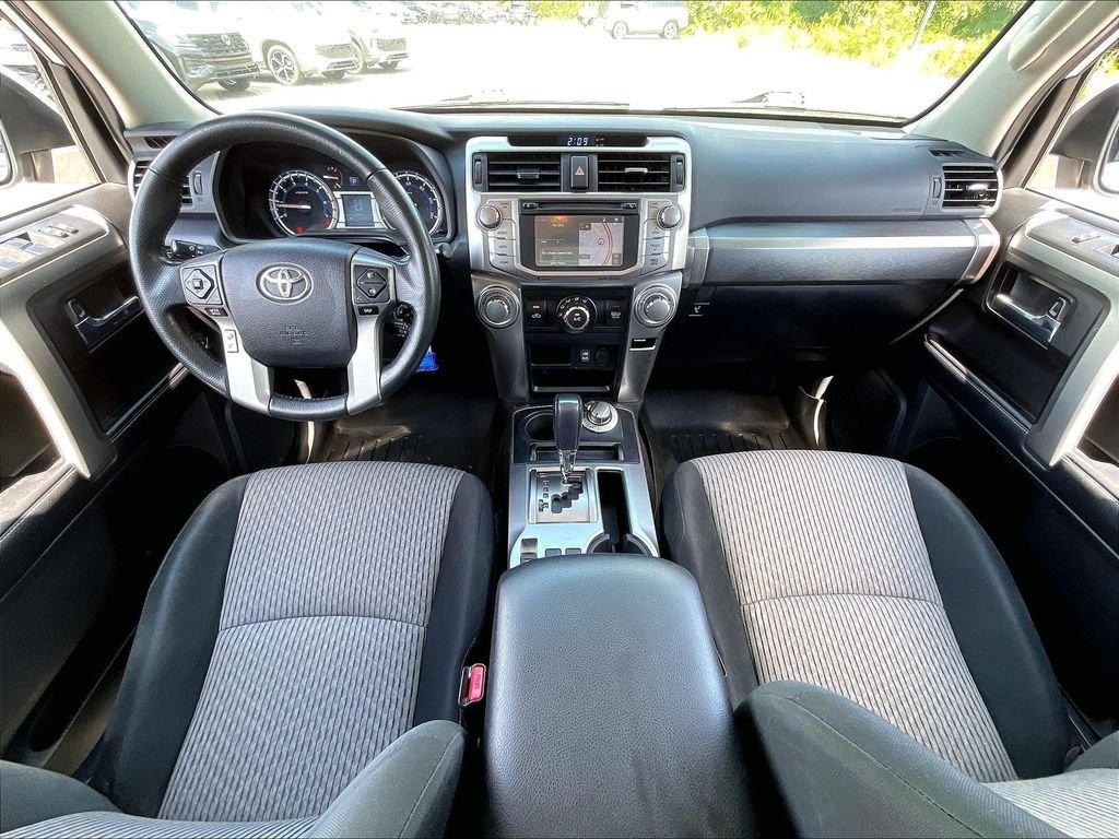 Used 2017 Classic Silver Metallic Toyota SR5 image 21