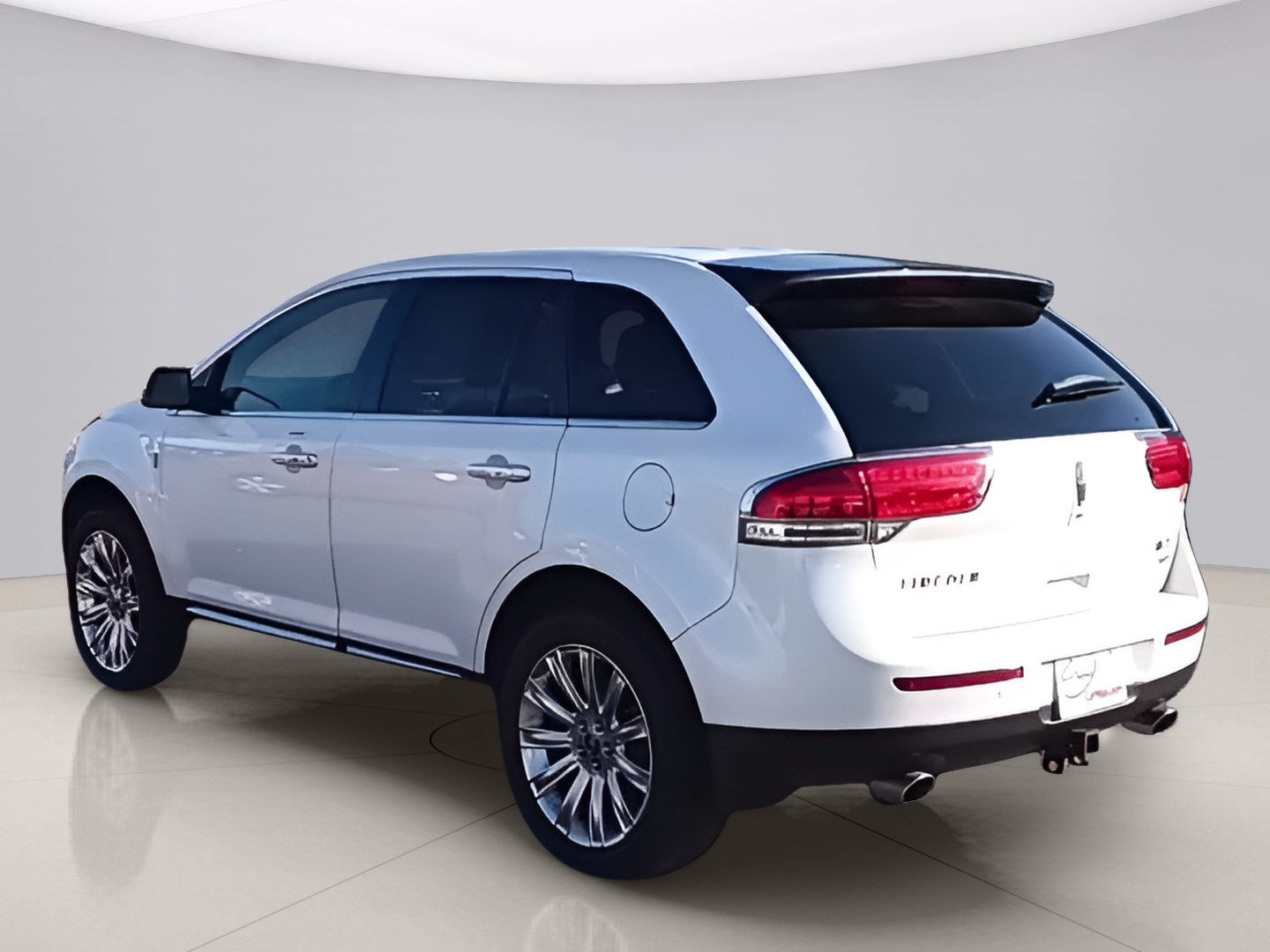 Used 2013 White Lincoln AWD image 7
