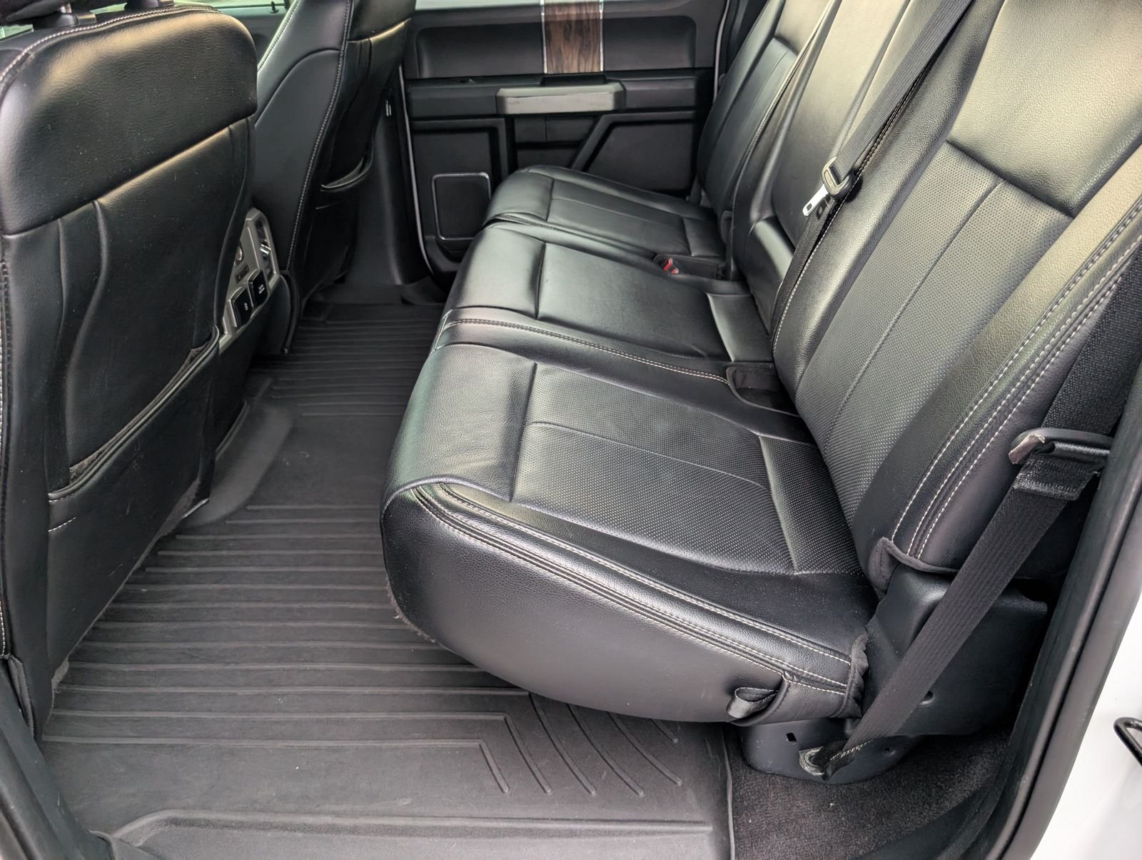 Used 2020 Oxford White Ford Lariat image 31