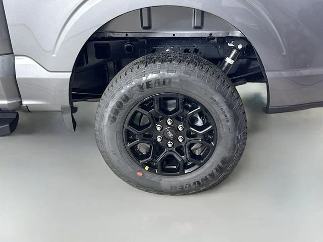 New 2026 Carbonized Gray Metallic Ford XLT image 30