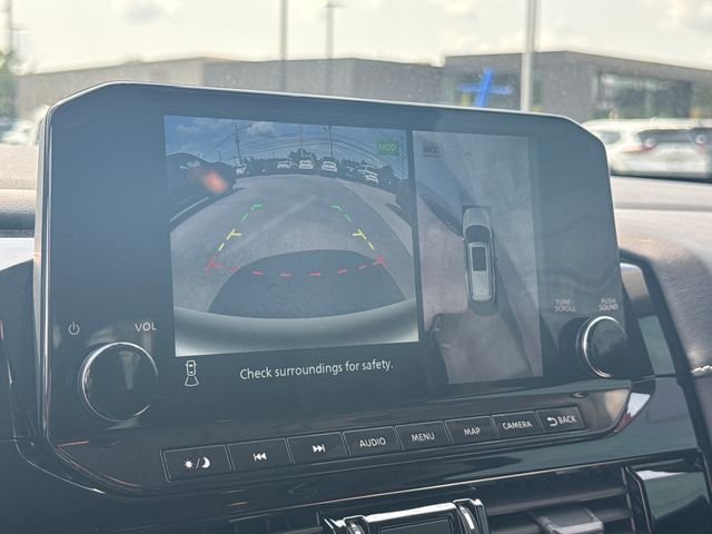 Used 2023 Silver Nissan SL image 21