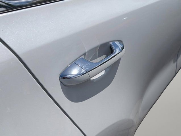 Used 2022 White Kia EX image 24