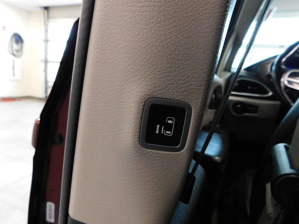 Used 2019 Velvet Red Pearlcoat Chrysler Touring L image 38