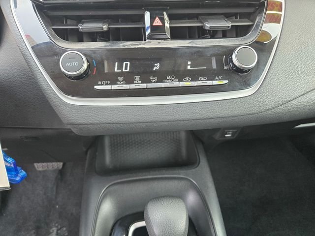 Used 2025 White Toyota LE image 14