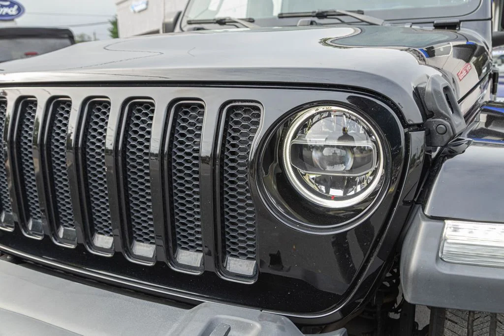 Used 2020 Black Jeep Unlimited Sahara Altitude image 13