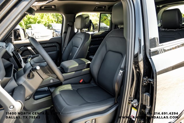 Used 2025 Santorini Black Metallic Land Rover X-Dynamic SE image 33