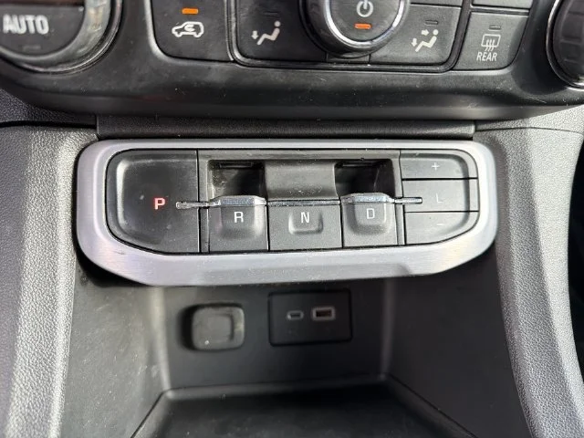 Used 2020 Black GMC SLE image 28