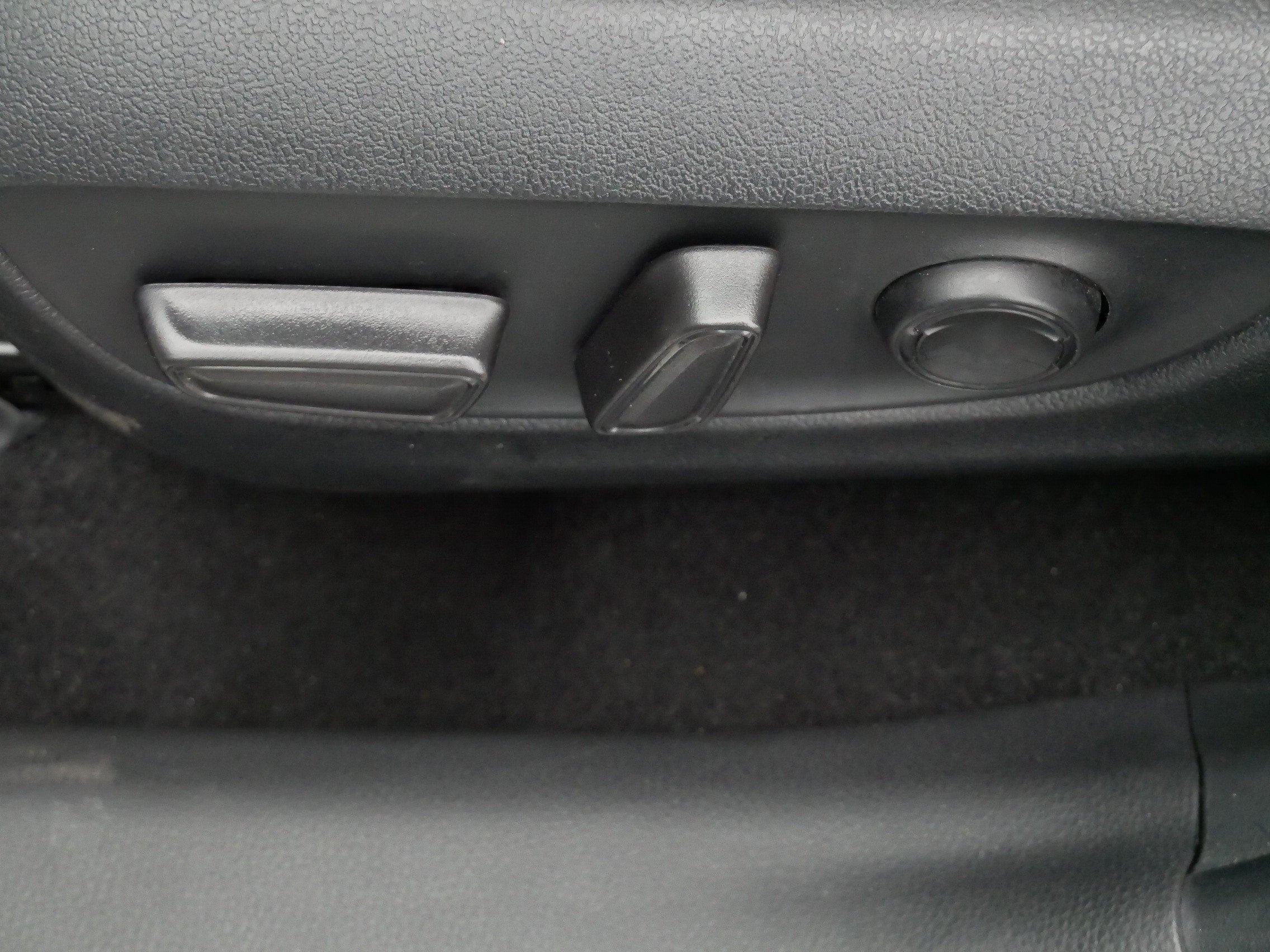 2024 Toyota RAV4 XLE - Photo 20