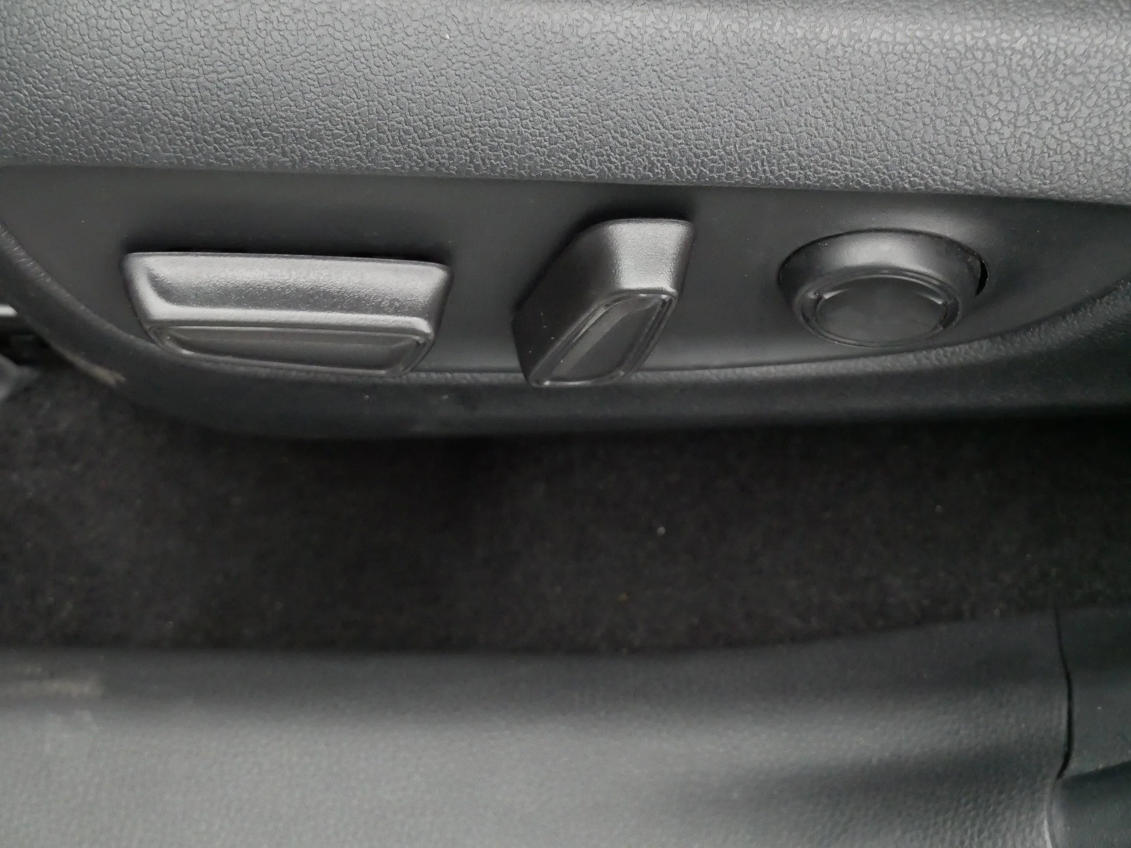 2024 Toyota RAV4 XLE - Photo 20
