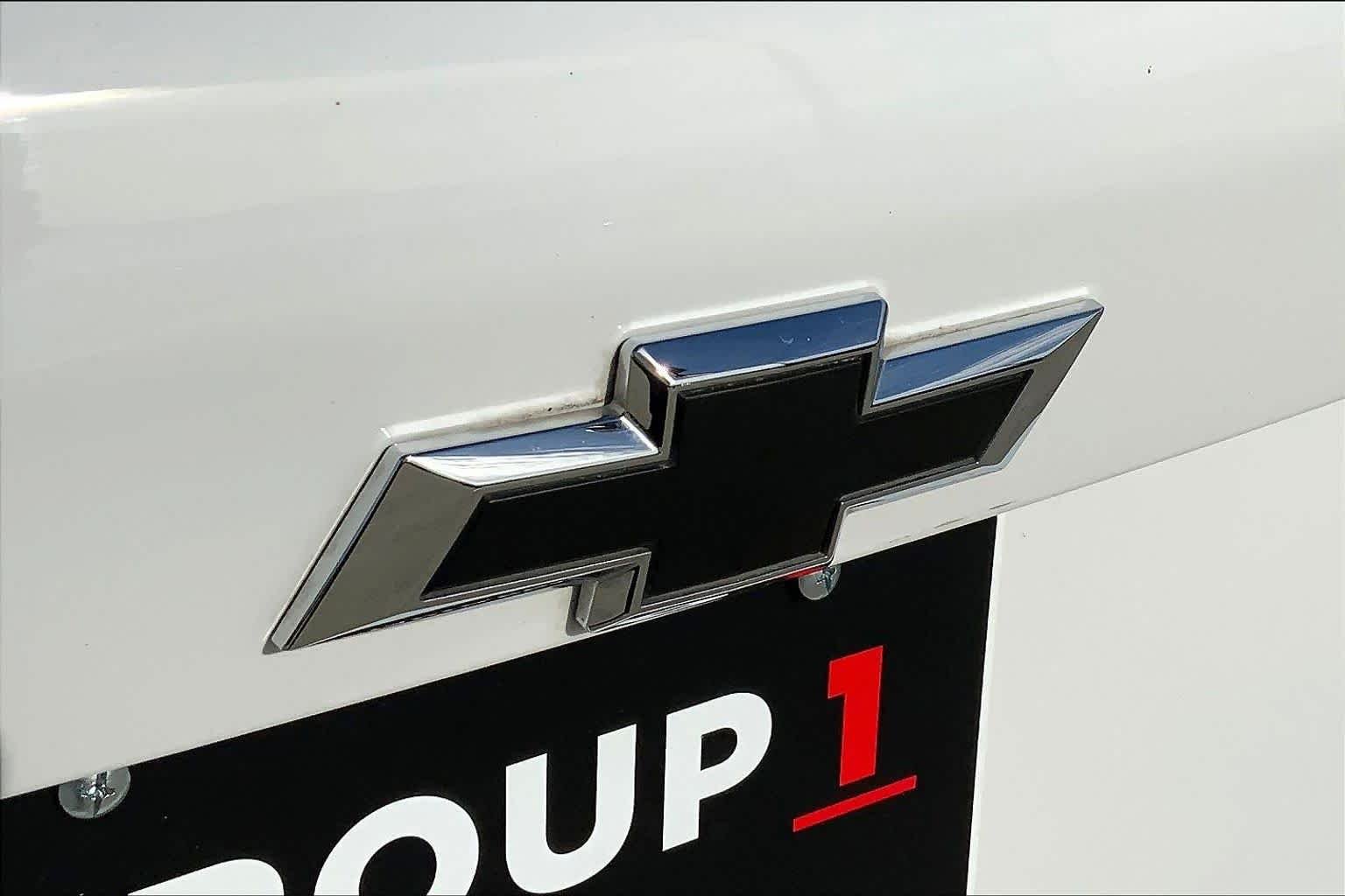 Used 2026 Summit White Chevrolet FWD LT image 28