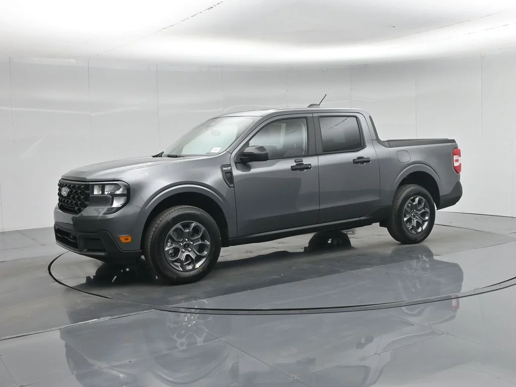 New 2026 Carbonized Gray Metallic Ford XLT image 5