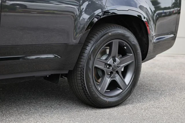 New 2026 Gray Land Rover X-Dynamic SE image 6