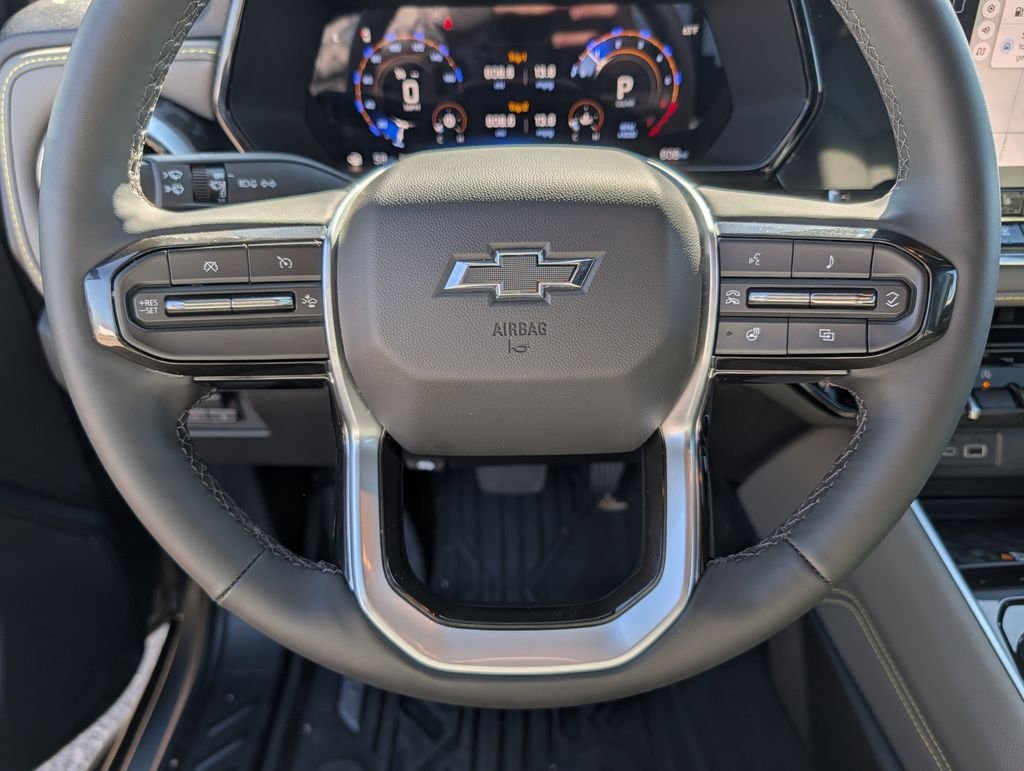 Used 2025 Gray Chevrolet ZR2 image 25