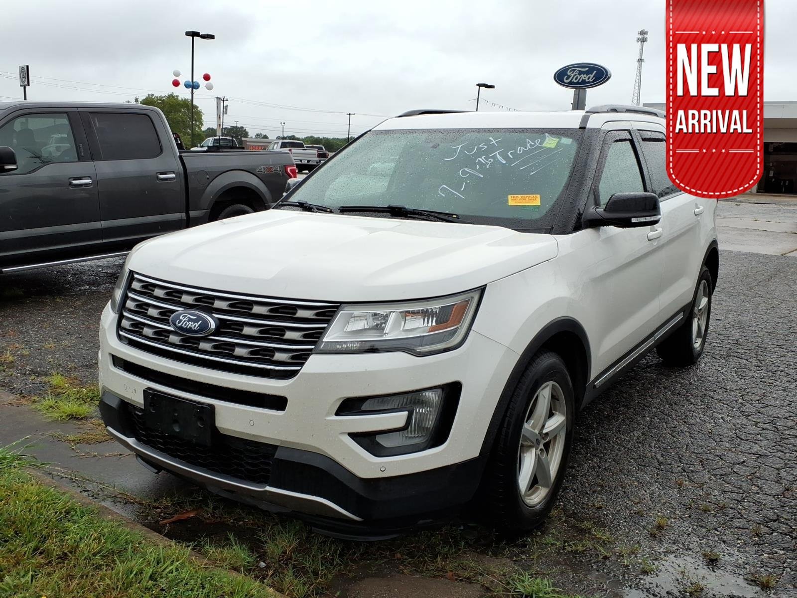Used 2017 White Platinum Metallic Tri-Coat Ford XLT image 1