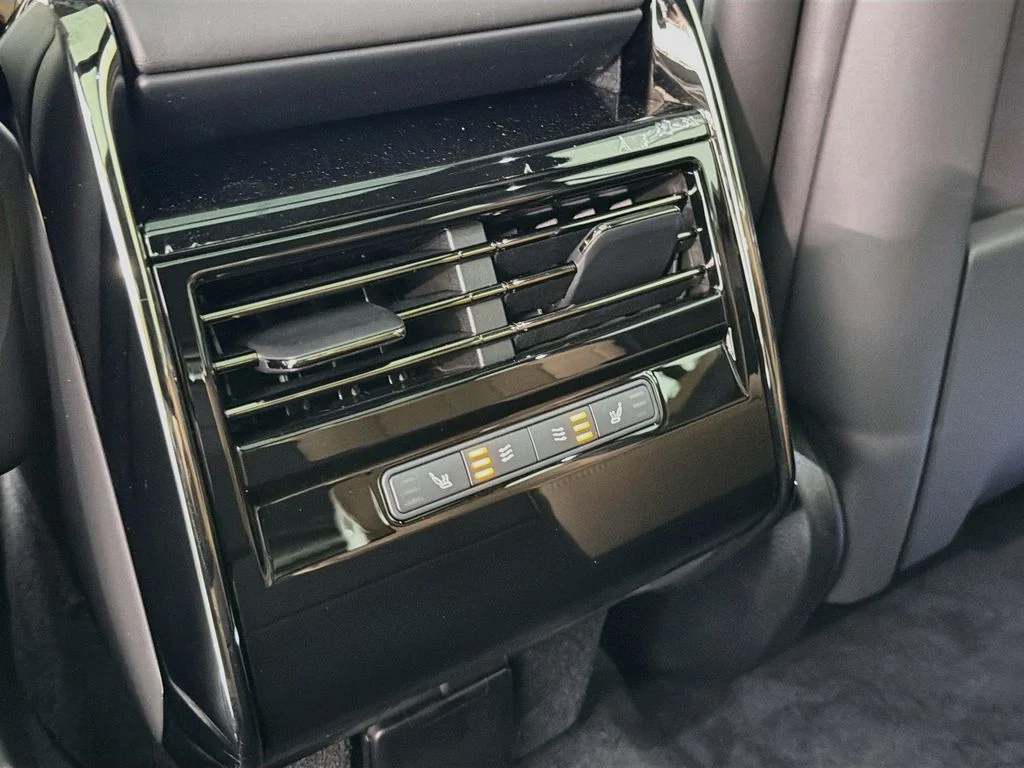 New 2026 Fuji White Land Rover Dynamic SE image 27