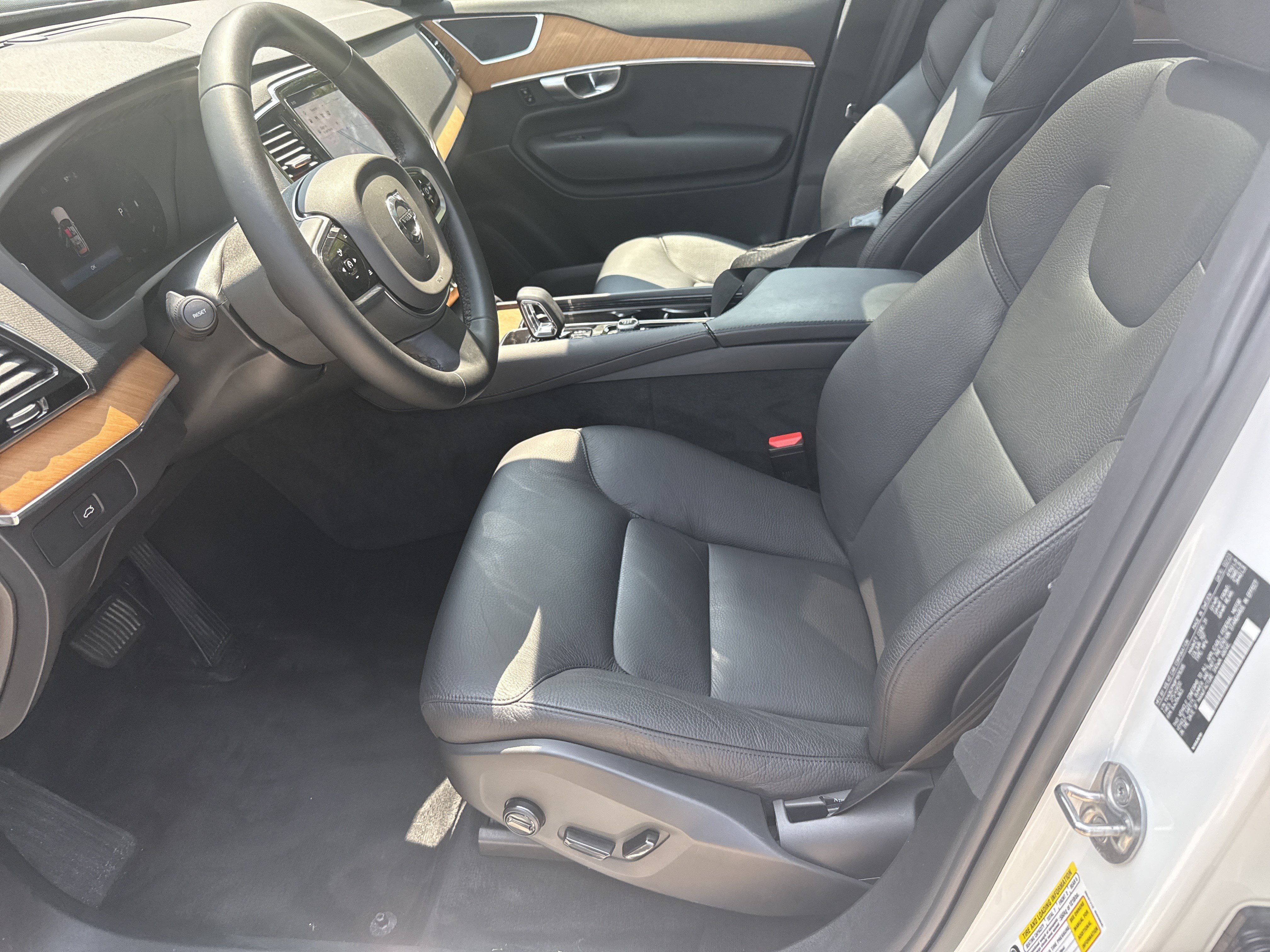 Used 2023 White Volvo Plus image 9