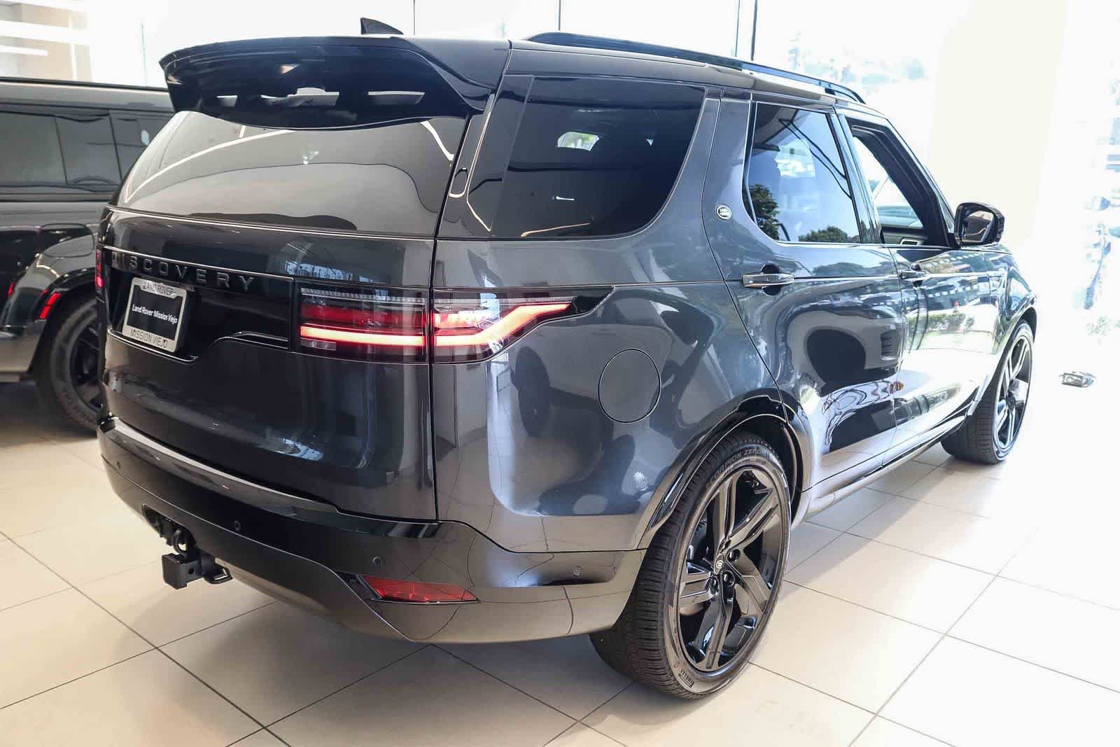 New 2026 Carpathian Grey Land Rover Dynamic SE image 4