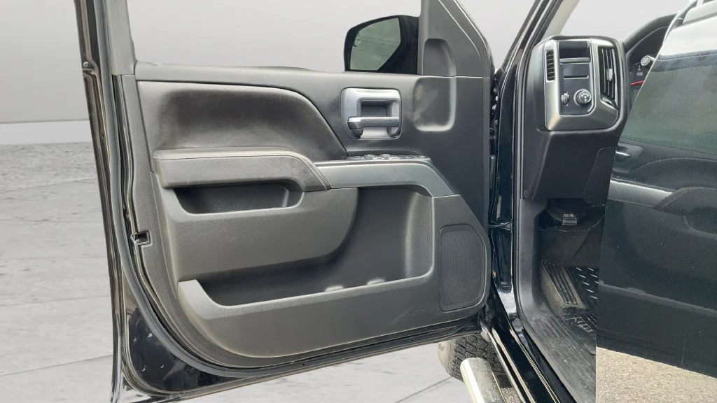Used 2016 Black Chevrolet LT image 18