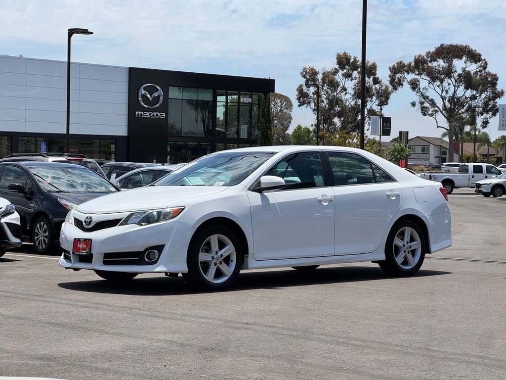 Used 2014 White Toyota SE image 7