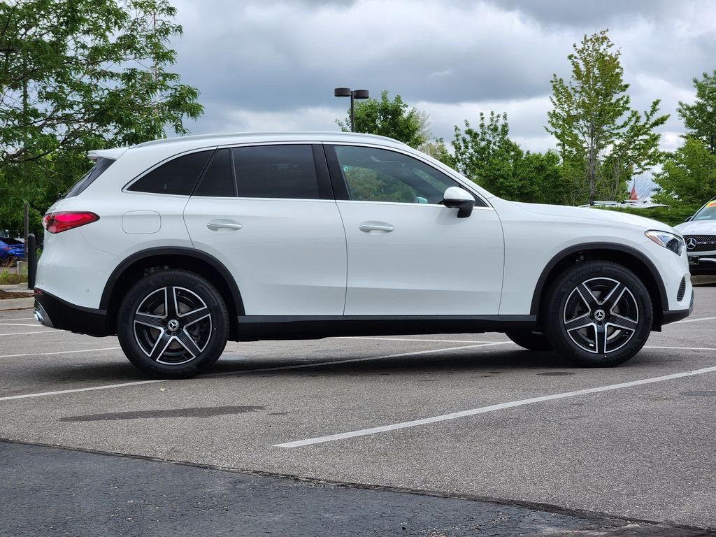 New 2026 Polar White Mercedes-Benz GLC300 4MATIC® image 2