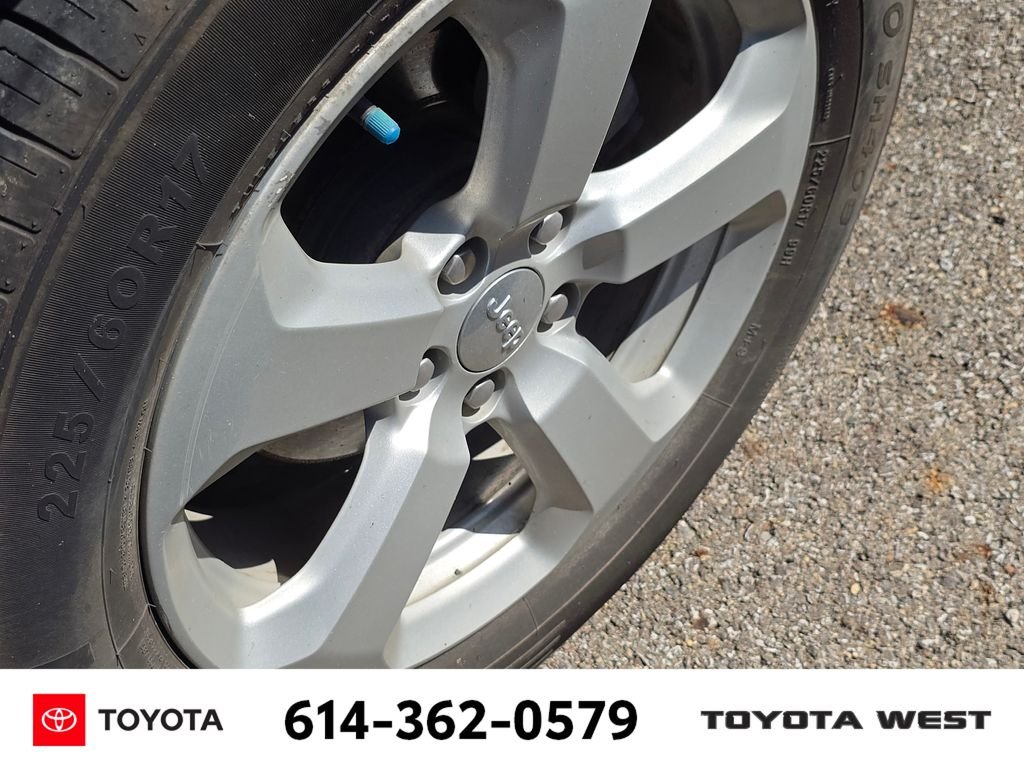 Used 2021 Black Jeep Latitude image 10