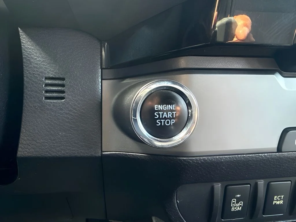 Used 2016  Toyota SR5 image 19