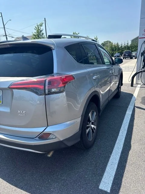 Used 2018 Gray Toyota  image 2