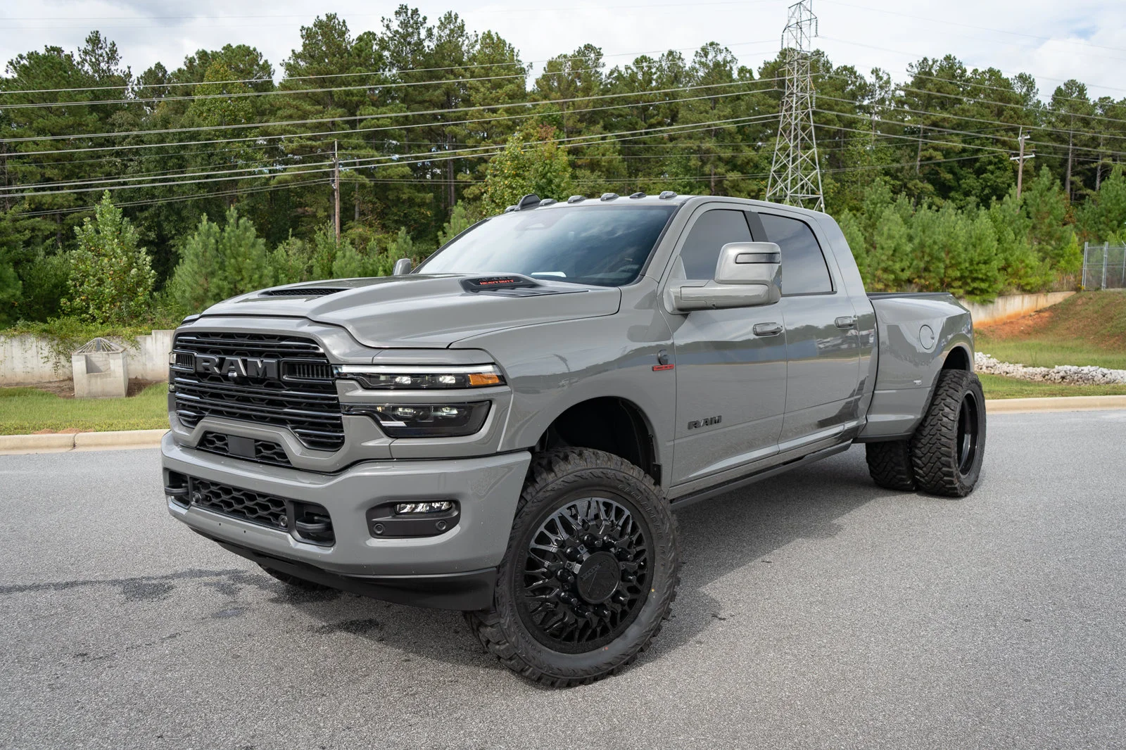 New 2026 Ceramic Gray Clear-Coat Exterior Paint RAM Laramie image 5