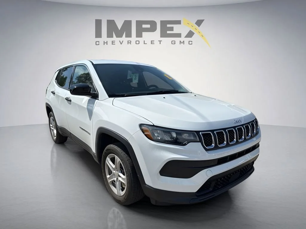 Used 2024  Jeep Sport image 5