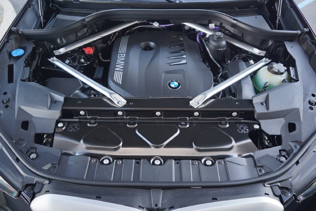 Used 2026 Black Sapphire Metallic BMW sDrive40i image 20