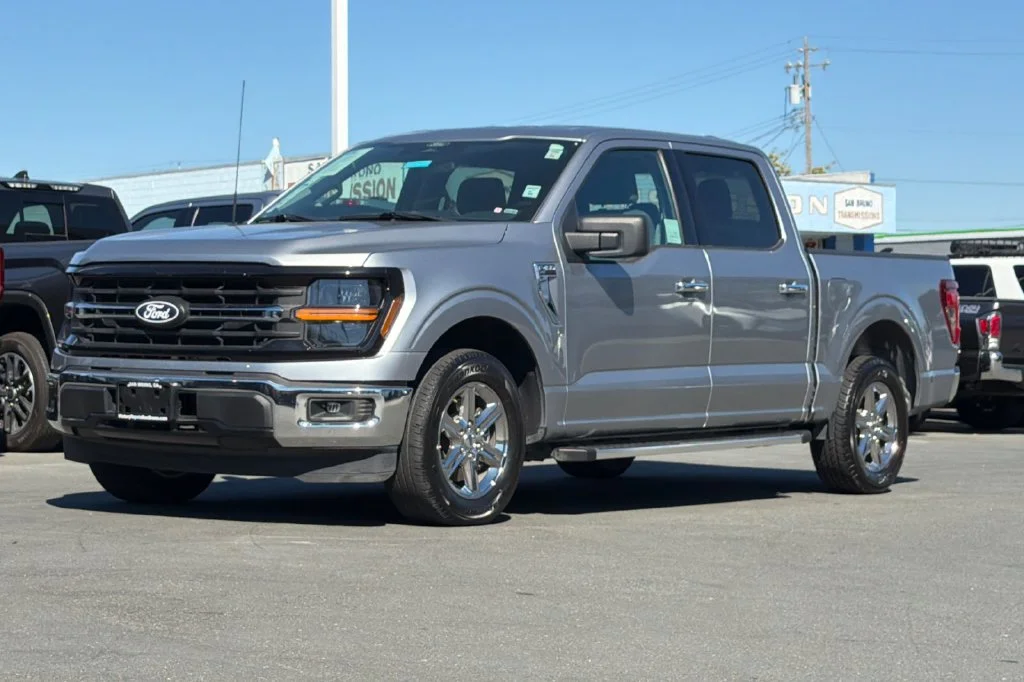 Used 2025 Silver Metallic Ford XLT image 8