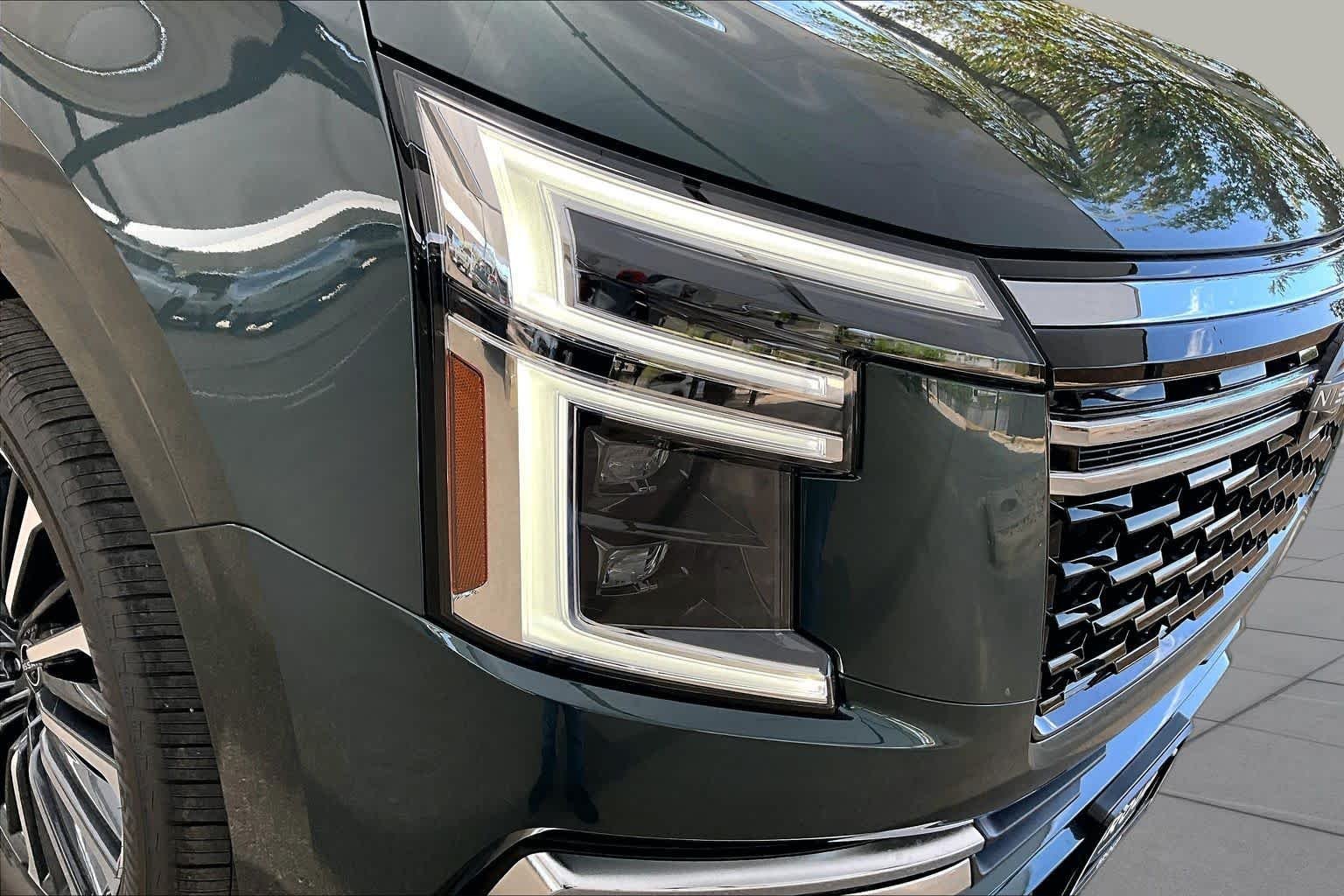 New 2026 Alpine Metallic / Super Black Two-tone Nissan Platinum Reserve image 18