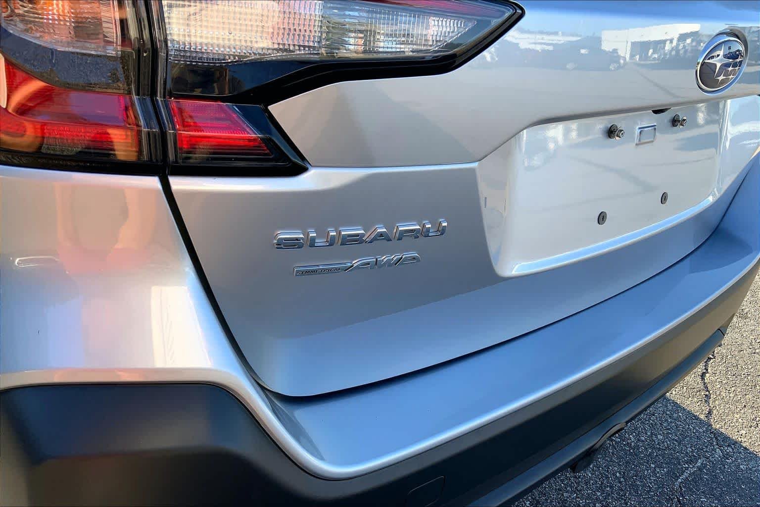 Used 2025 Ice Silver Metallic Subaru Premium image 30