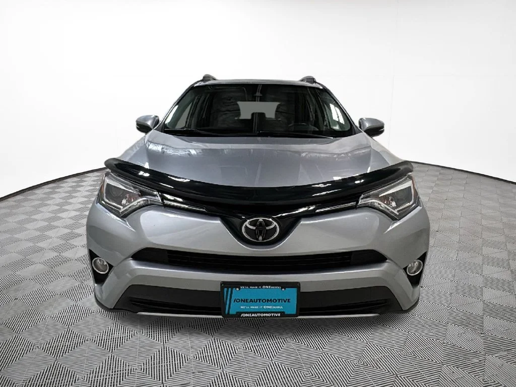 Used 2017 Silver Sky Metallic Toyota Limited image 3