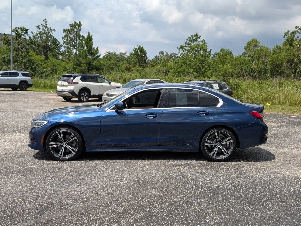 Used 2021 Blue BMW 330i image 2