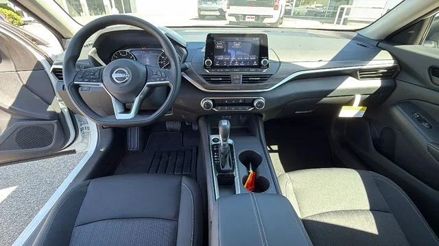 New 2026 White Nissan 2.5 SV image 17