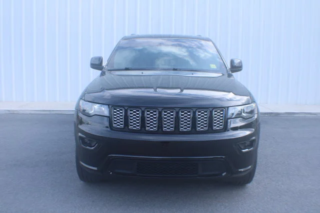 Used 2019 Diamond Black Crystal Pearlcoat Jeep Altitude image 17