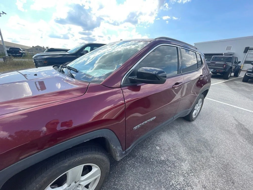 Used 2022 Red Jeep Latitude image 19