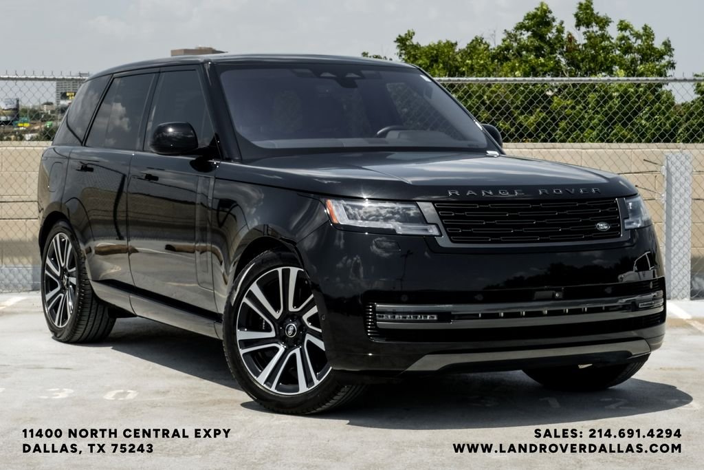Used 2023 Santorini Black Metallic Land Rover SE image 4