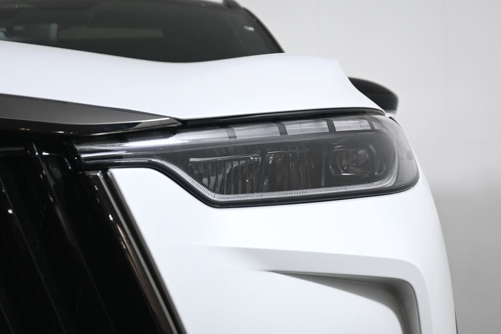New 2027 2T RAD WHT INFINITI Autograph AWD image 11