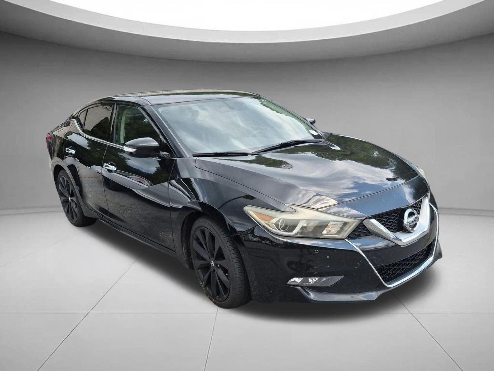 Used 2017 Super Black Nissan SR image 3