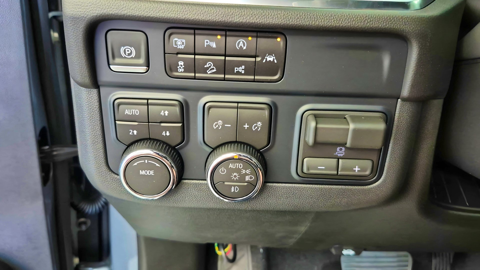 2026 Chevrolet Suburban Premier - Photo 20