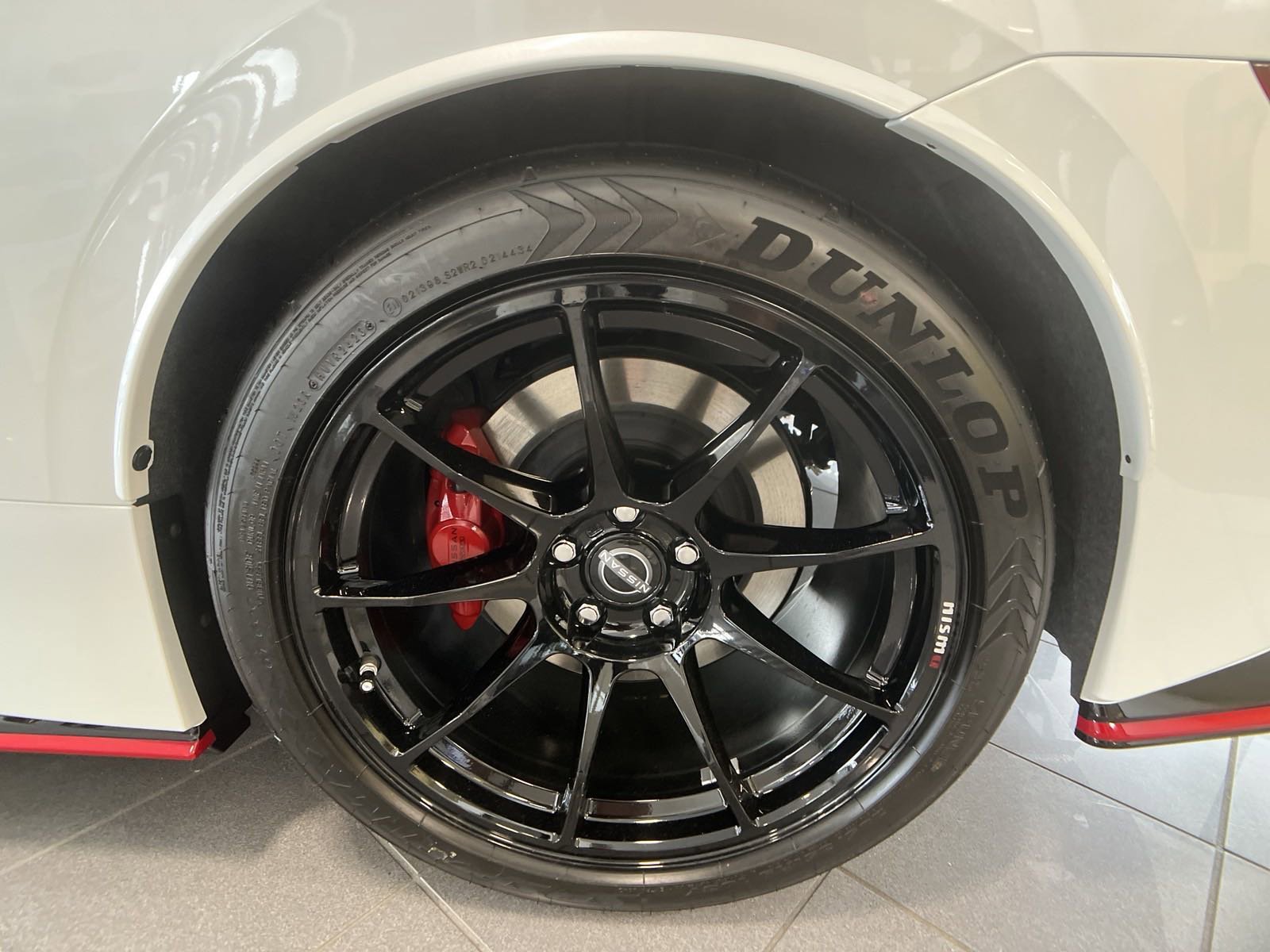 New 2024 Two-tone Everest White TriCoat / Super Black Nissan NISMO® image 18