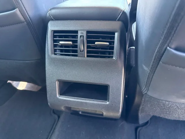 Used 2025  Mitsubishi SE image 27