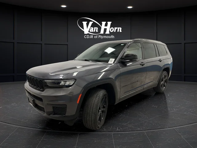 Used 2022 Gray Metallic Jeep Altitude image 3