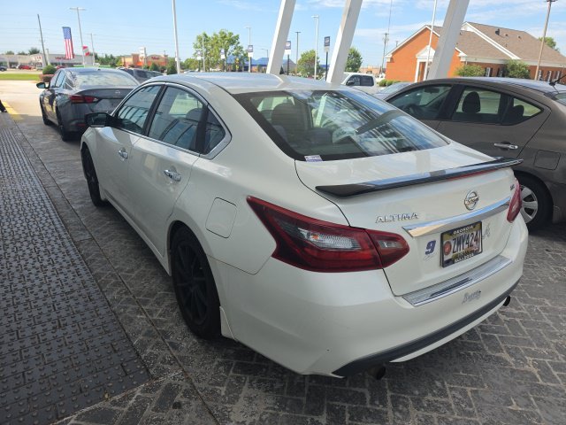 Used 2017 White Nissan 2.5 SR image 6