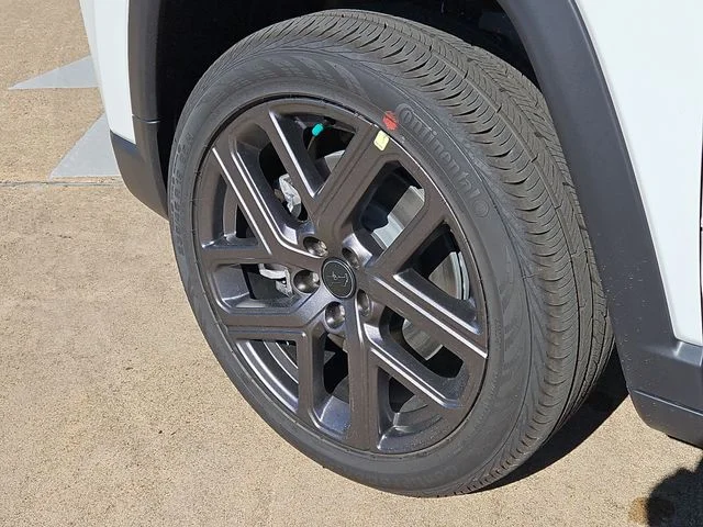 New 2026 Bright White Clear-Coat Exterior Paint Jeep Latitude image 9