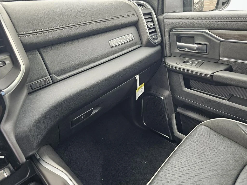 2026 RAM 3500 Laramie - Photo 28
